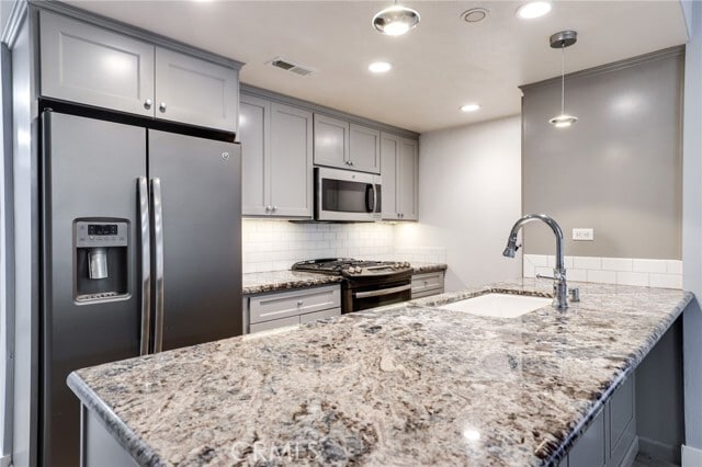 Foto del edificio - 11630 Warner Ave