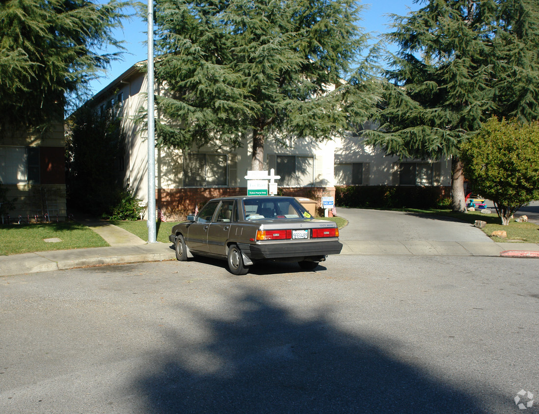 Building Photo - 4318 Collins Ct