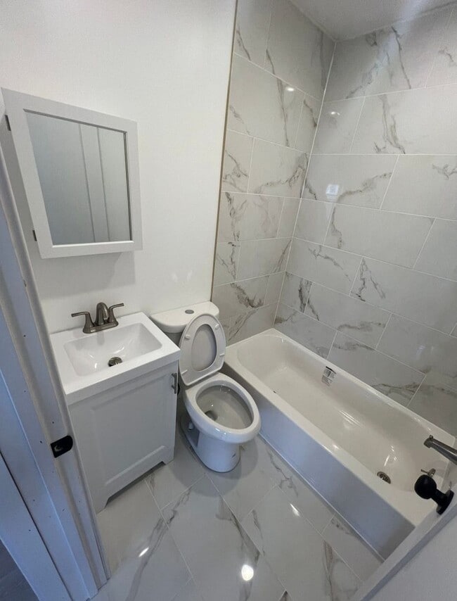 Foto del edificio - All Utilities INCLUDED - 6 Rooms for Rent - $450/mo -$800/mo