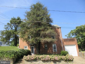 Building Photo - 701 Academy Rd