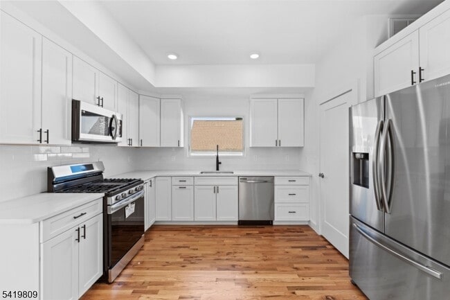 Building Photo - 246 Cortlandt St