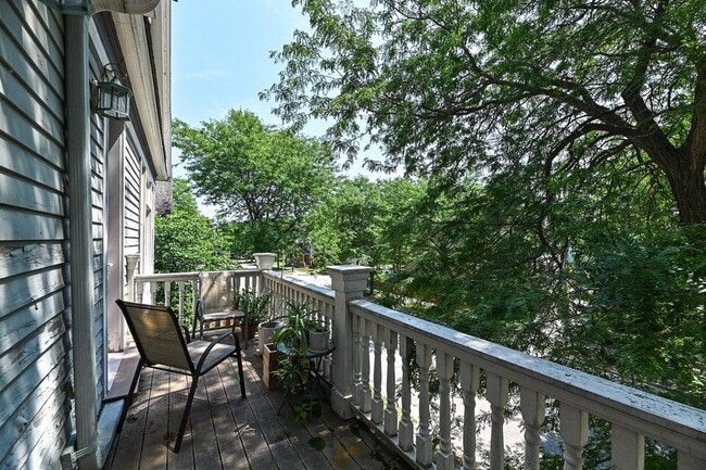 Foto del edificio - 118 W Reservoir Ave