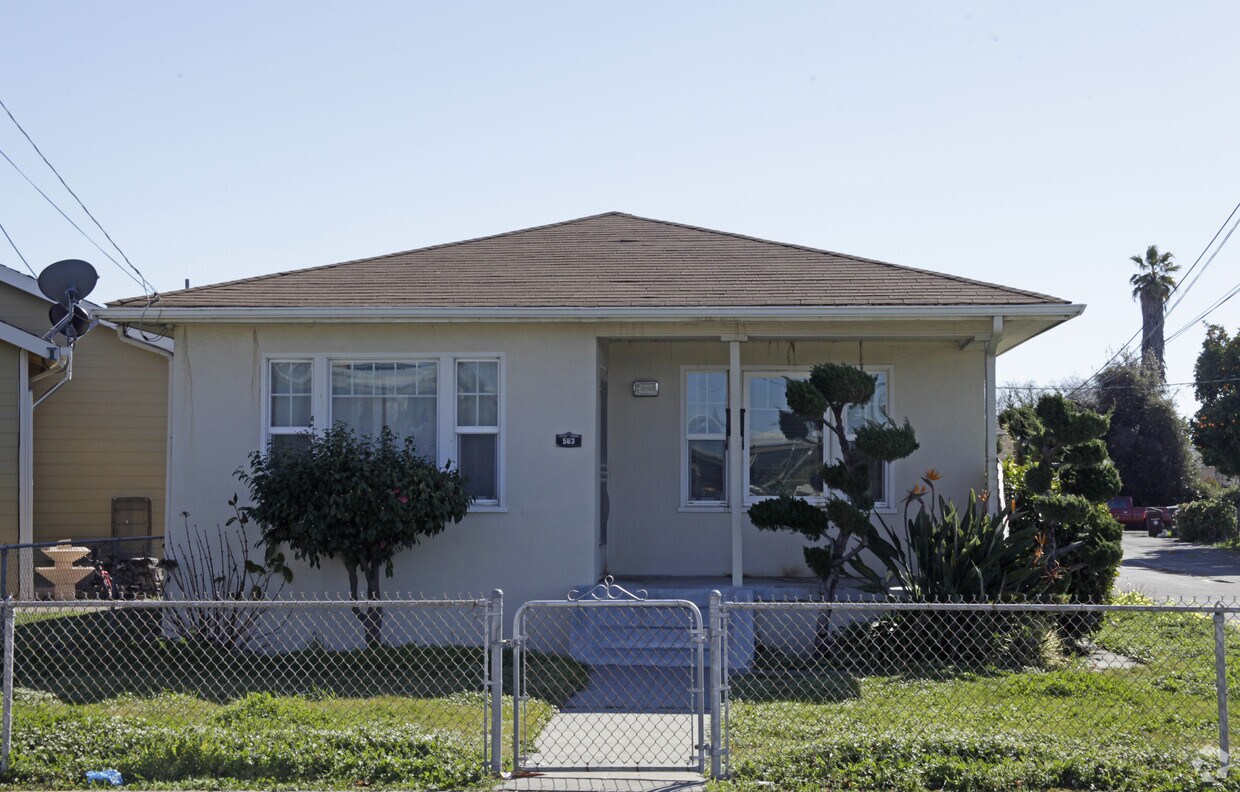 Foto del edificio - 555-563 Laurel Ave