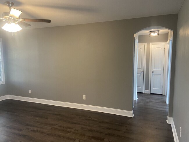 Foto del edificio - Sweet 3 bed 2 bath.  No Backyard Neighbors.