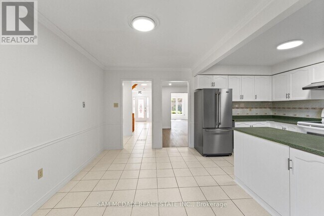 Building Photo - 459 Glenashton Dr