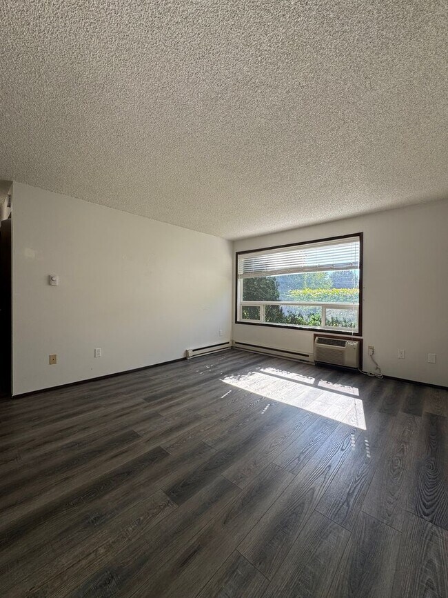 Foto del edificio - 1204 N B St