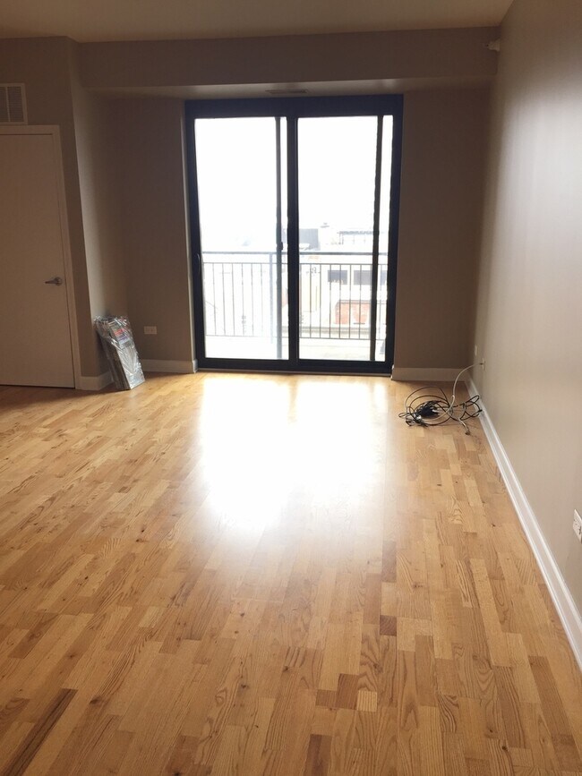 Foto del edificio - 451 W Huron St