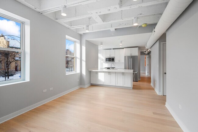 Building Photo - 4640 N Ashland Ave