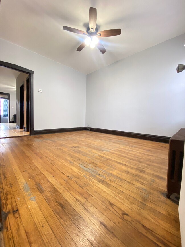 Building Photo - 3115 W 39th Plz