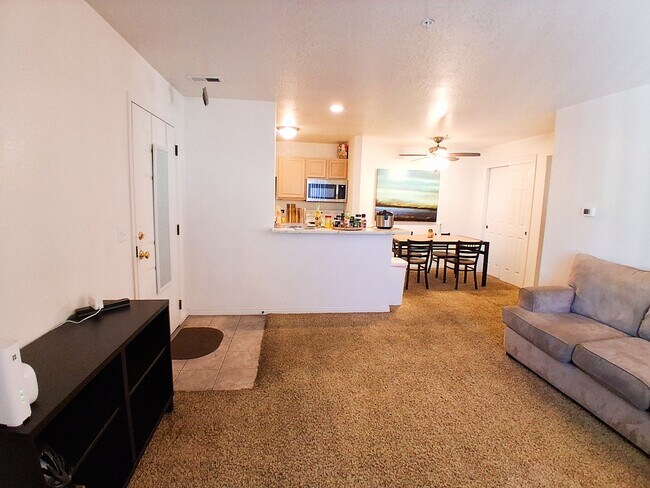 Foto del edificio - 104 W 1230 N St