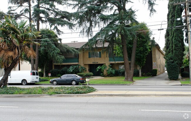 Building Photo - 15524 Sherman Way