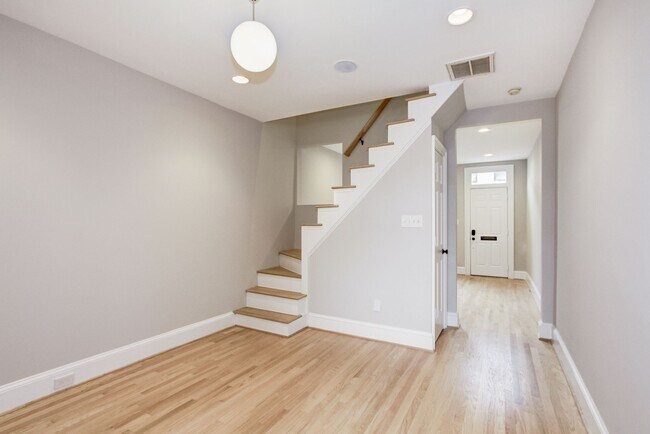 Building Photo - 2237 12th Pl NW