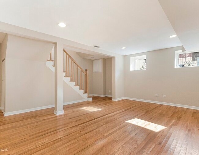 Building Photo - 1218 N Damen Ave