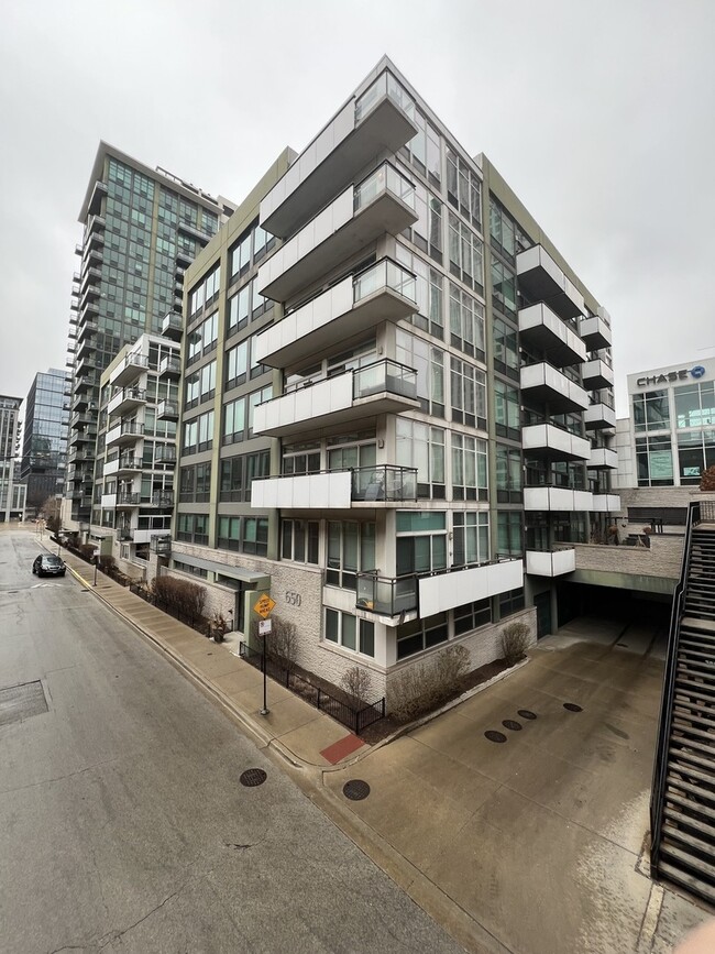 Building Photo - 650 W Wayman St