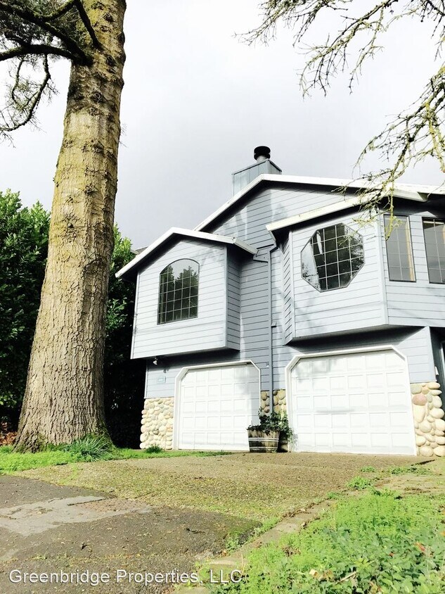 4 br, 2.5 bath House 1633 SW Canby St. House for Rent in Portland