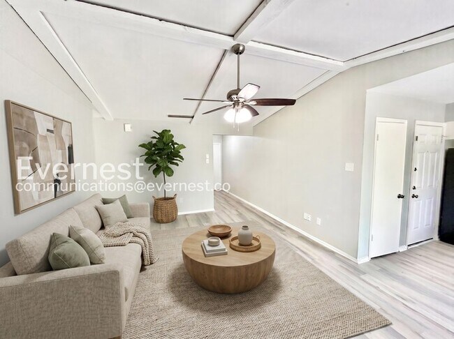 Foto del edificio - 415 Southlake Dr