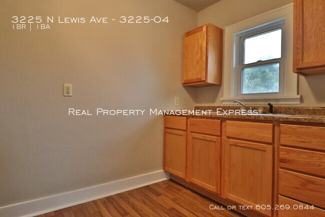 Building Photo - 3225 N Lewis Ave