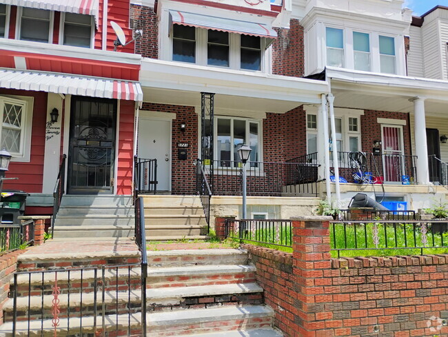 Building Photo - 5723 N Woodstock St
