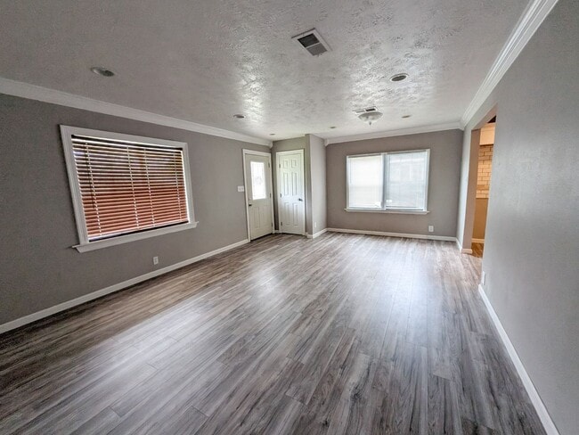 Building Photo - 310 Camellia Ave