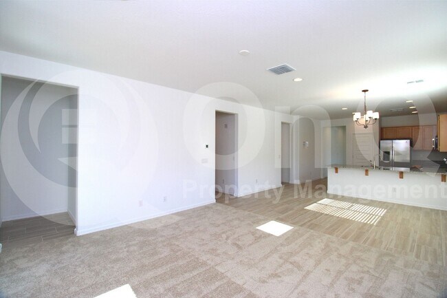 Building Photo - 8818 W Pasadena Ave