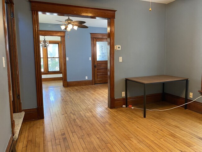 Foto del edificio - 614 S Mills St
