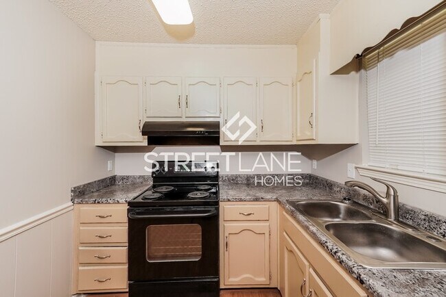 Building Photo - NOW OFFERING 1-MONTH FREE OFF FIRST FULL M...