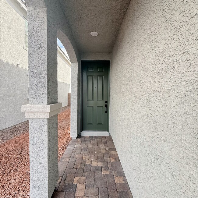 Foto del edificio - 7061 Cottage Vis Ave