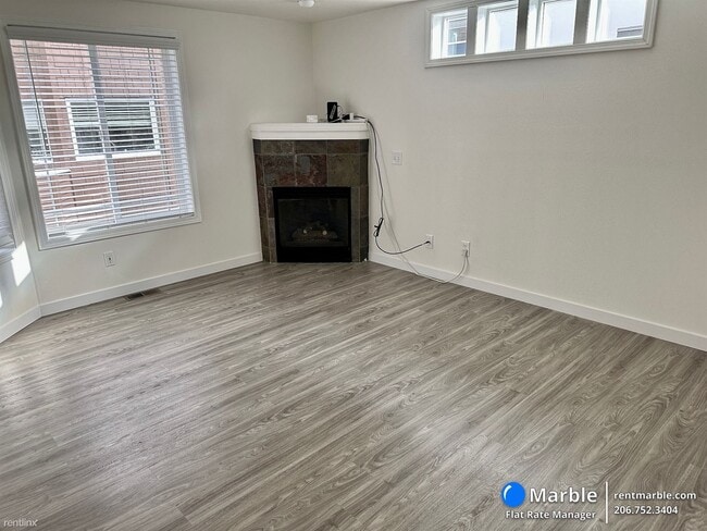 Building Photo - 2 br, 2 bath Townhome - 7441 4th Ave NE Apt A