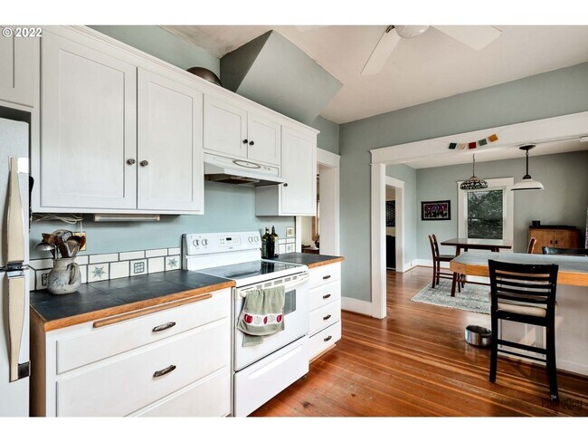 Foto del edificio - 4 Bedroom House Near Downtown Eugene