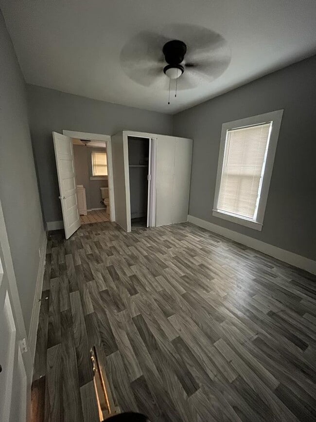 Building Photo - 2649 Royal Ave Groves