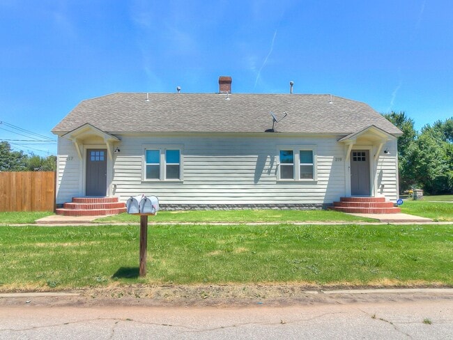 Building Photo - Beautifully Remodeled 2 bed / 1 bath