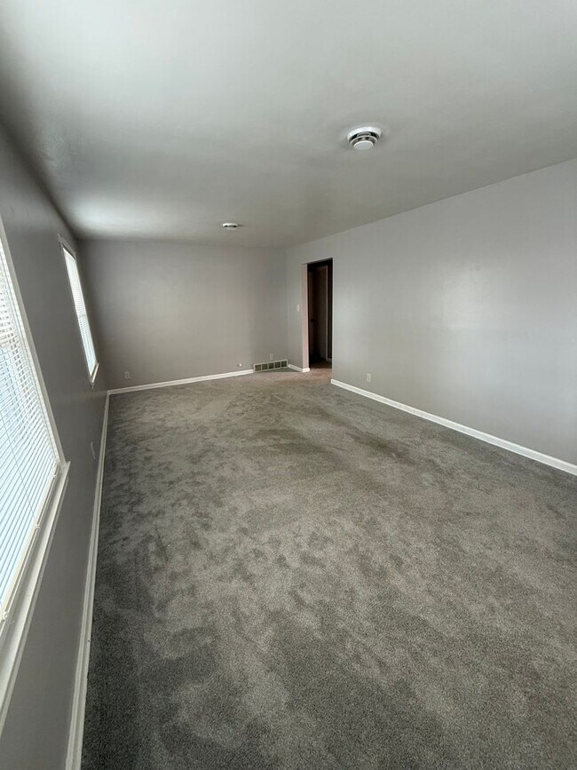 Foto del edificio - 5111-5113 Allen Drive