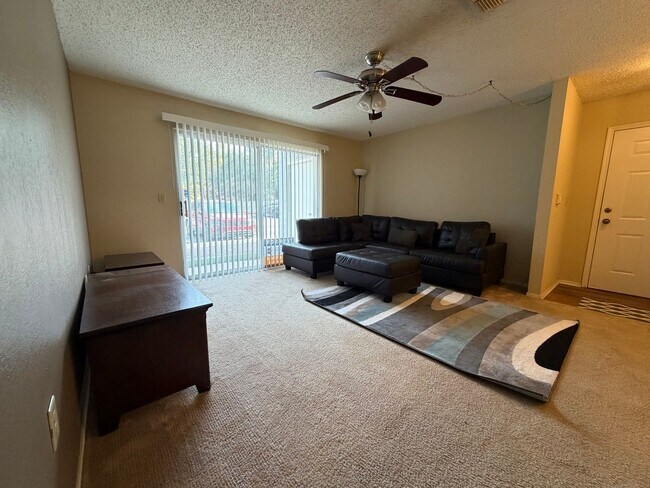 Foto del edificio - Modern 2-Bed/2-Bath Condo in Gated Community – Close to UF & Shands!