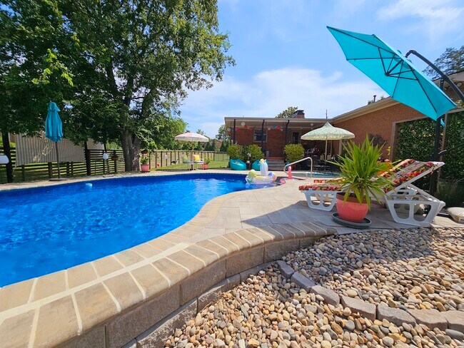 Foto del edificio - 700 Ronnie Rd