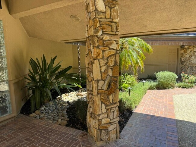Foto del edificio - Pleasanton 4 bed / 4 bath Ultra-Private 1.3-Acre Sanctuary with Panoramic Views, pool and spa