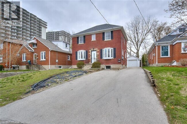 Photo du bâtiment - 40 Brunswick Ave