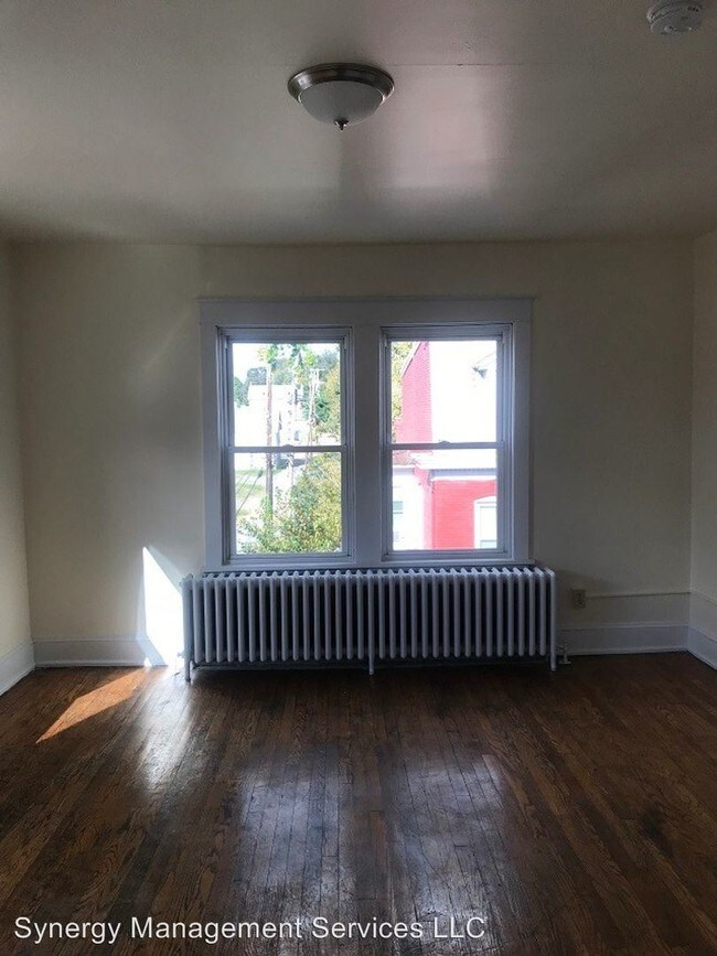 Building Photo - 424 N Locust St