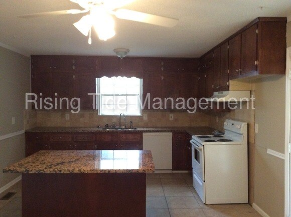 Building Photo - 2717 6th Ave S