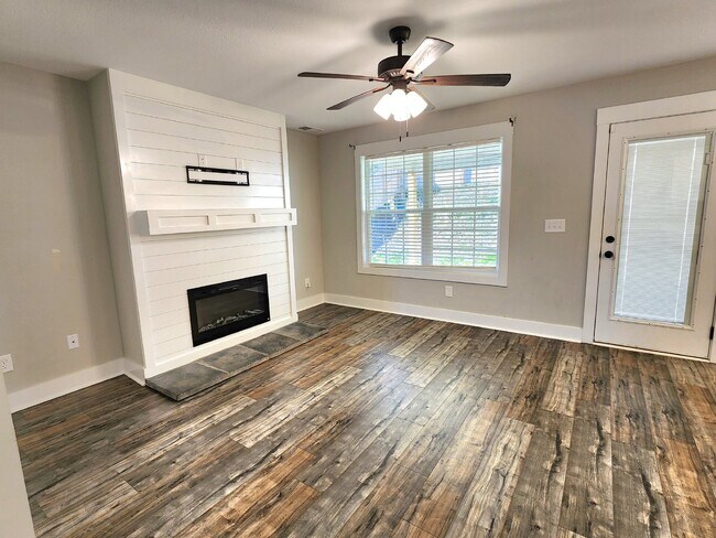 Foto del edificio - 484 Woodtrace Dr