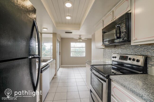 Foto del edificio - 2 br, 2 bath House - 2330 Woodland Blvd UNIT