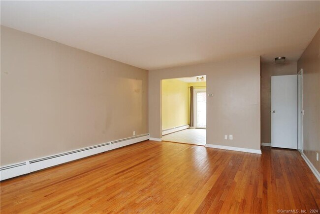 Foto del edificio - 77 Webb Ave