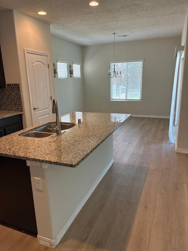 Foto del edificio - 2217 Violeta Cir SE