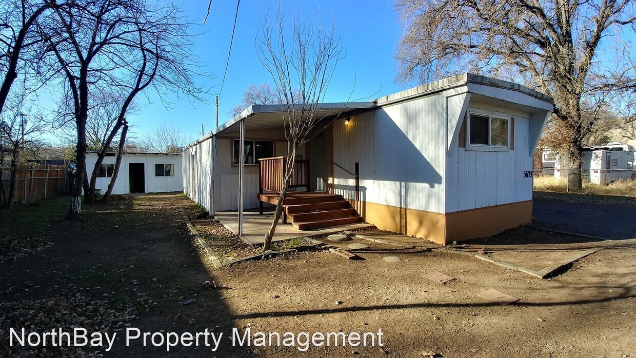 2 br, 1.5 bath House 3675 Buckeye St House Rental in Clearlake, CA