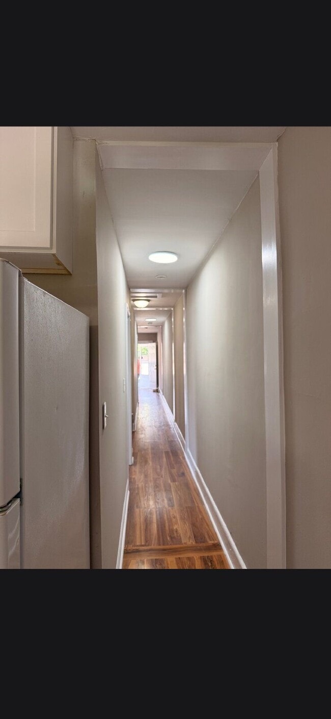 Building Photo - 412A Davis St