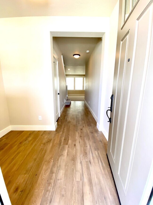 Building Photo - Lovely 4 Bedroom 2.5 Bath Home in Meridian...