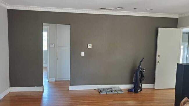 Foto del edificio - 2639 Barry Ave