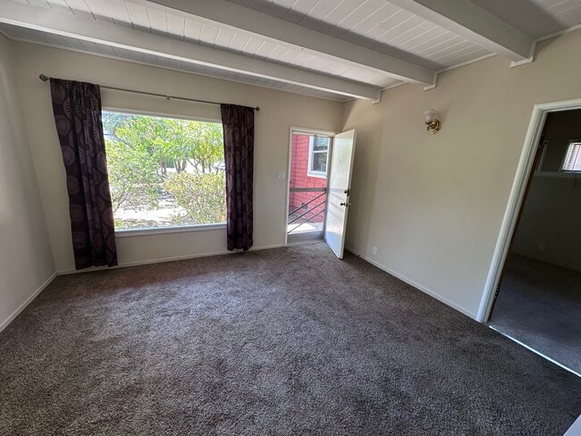 Living room - 917 Henrietta St