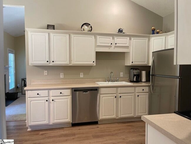 Building Photo - 619 Heathrow Ct