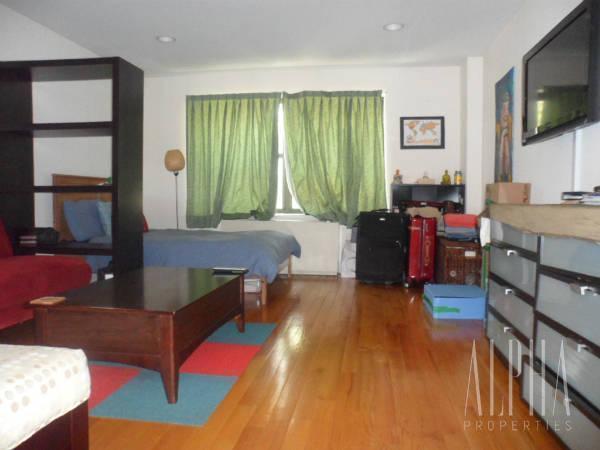 Primary Photo - 525 E 13th St