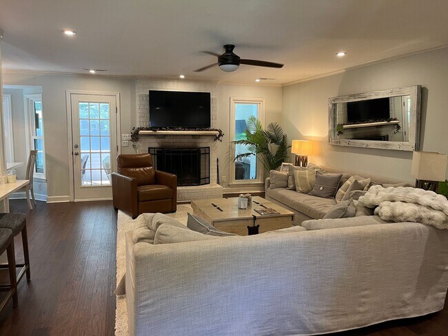 Foto del edificio - 3 Bedroom 2 Bath Furnished House in Harborgate Shores - Mt Pleasant